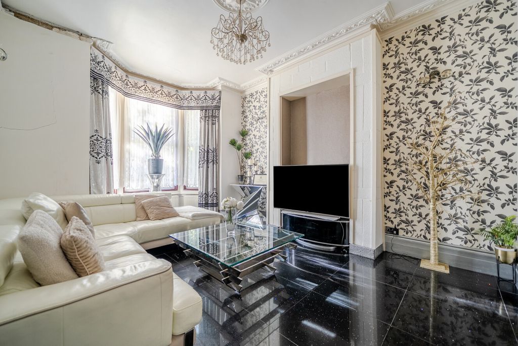 Property photo 2 of 17 1516057-15-6Aa820...