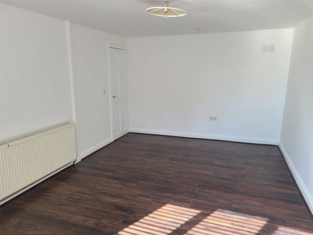 Property photo 2 of 15 Picture No. 02