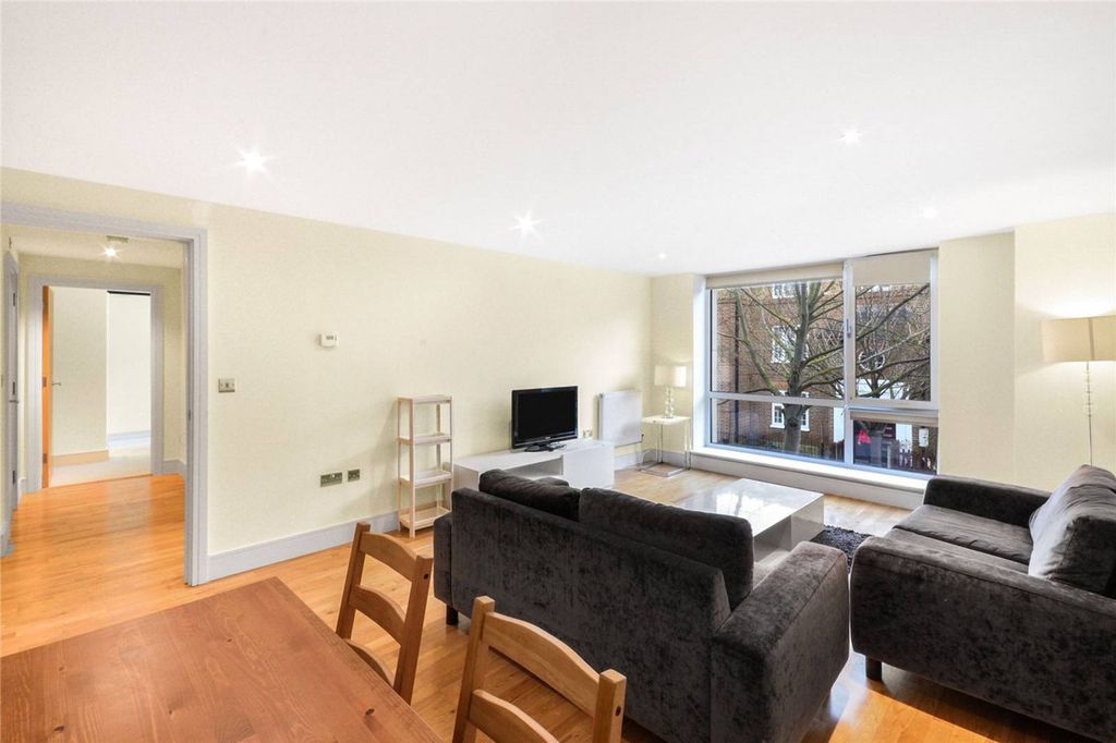 Property photo 2 of 8