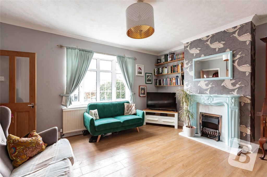 Property photo 1 of 12 Living Room