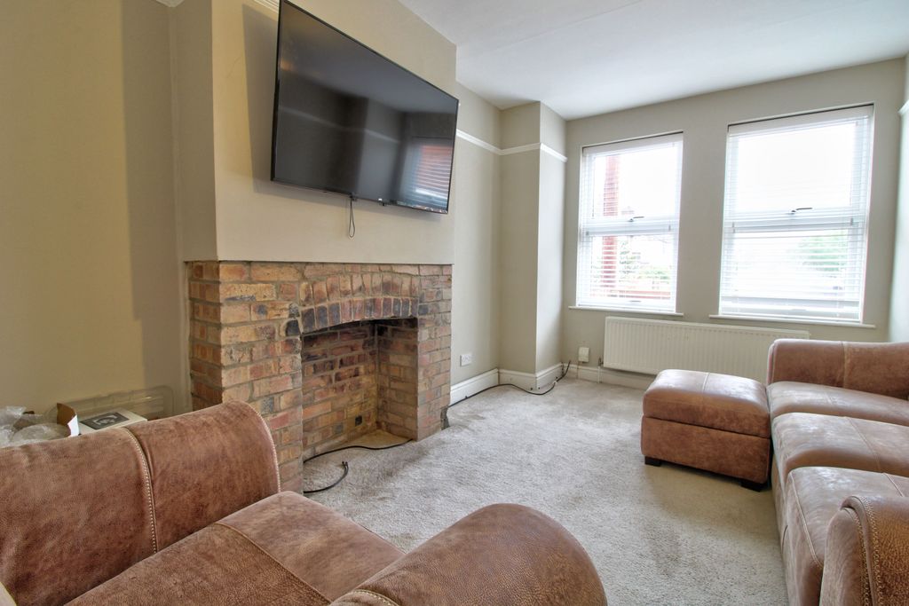 Property photo 3 of 12 Lounge