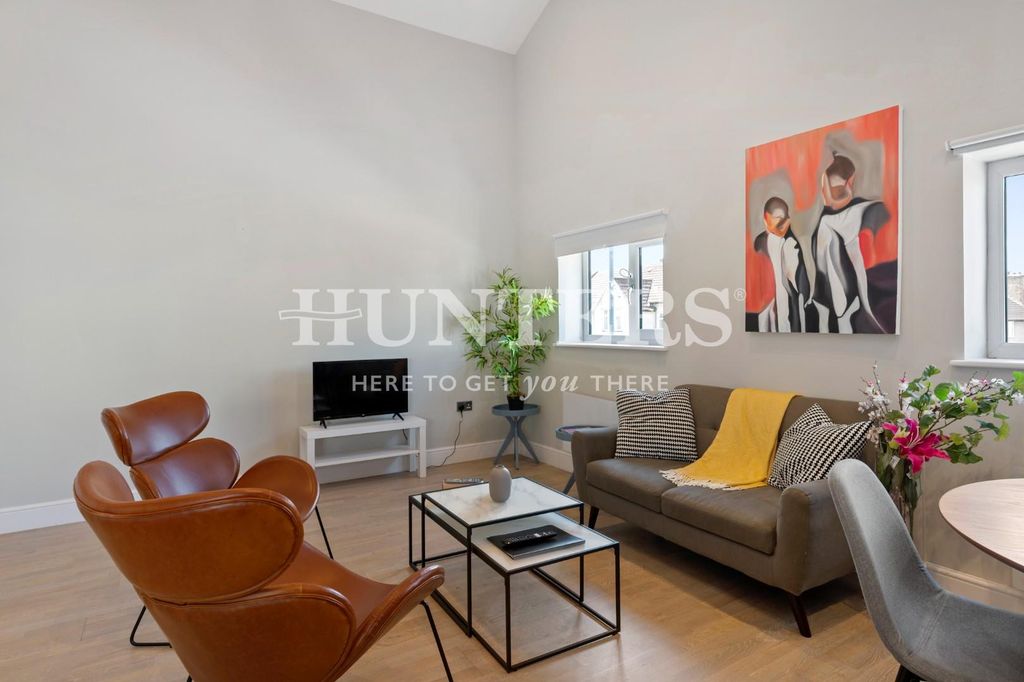 Property photo 1 of 8 Seating Area
