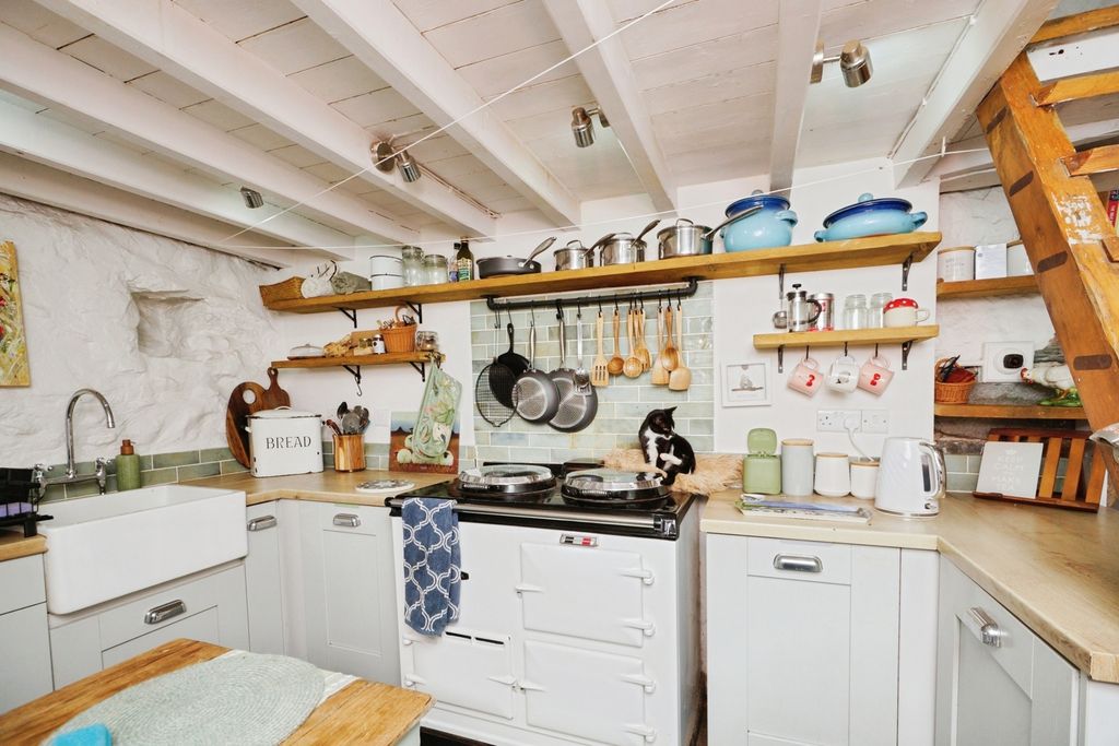 Property photo 2 of 17 Photo