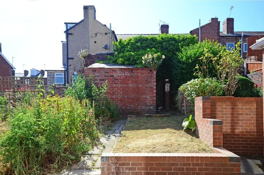Property photo 2 of 10 Bright And Inviting Garden Space Featuring A Well-...