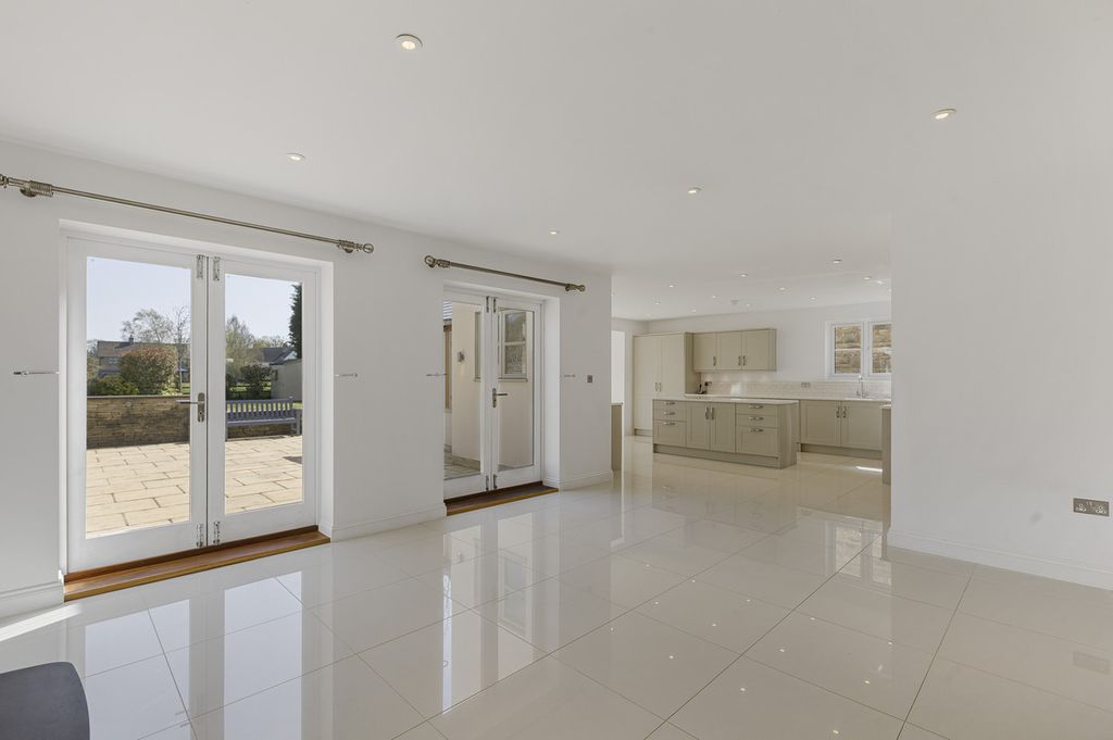 Property photo 3 of 49