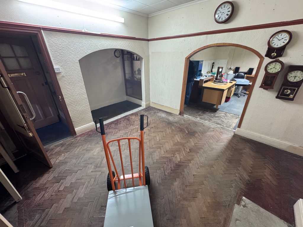 Property photo 3 of 28