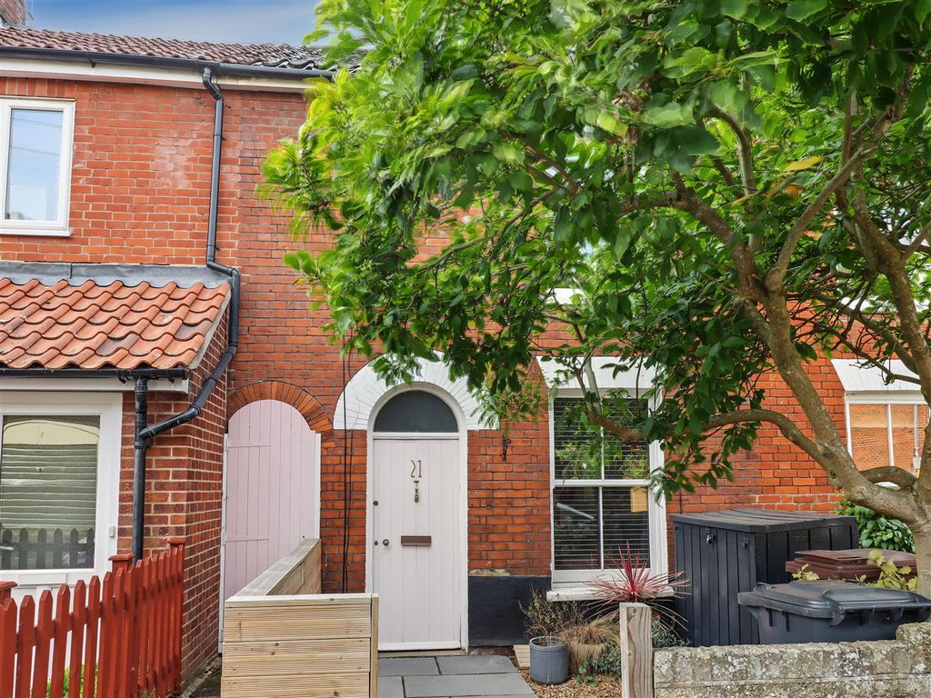 Property photo 1 of 18 Front