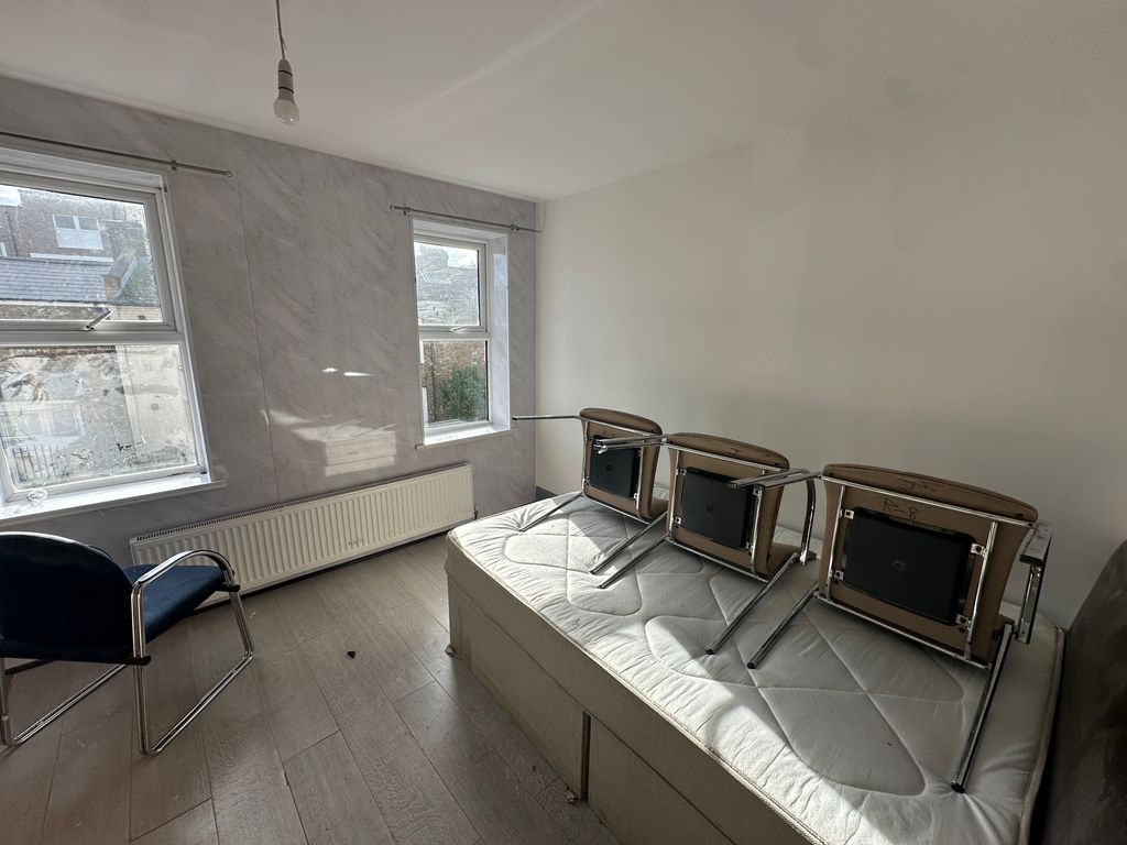 Property photo 1 of 2