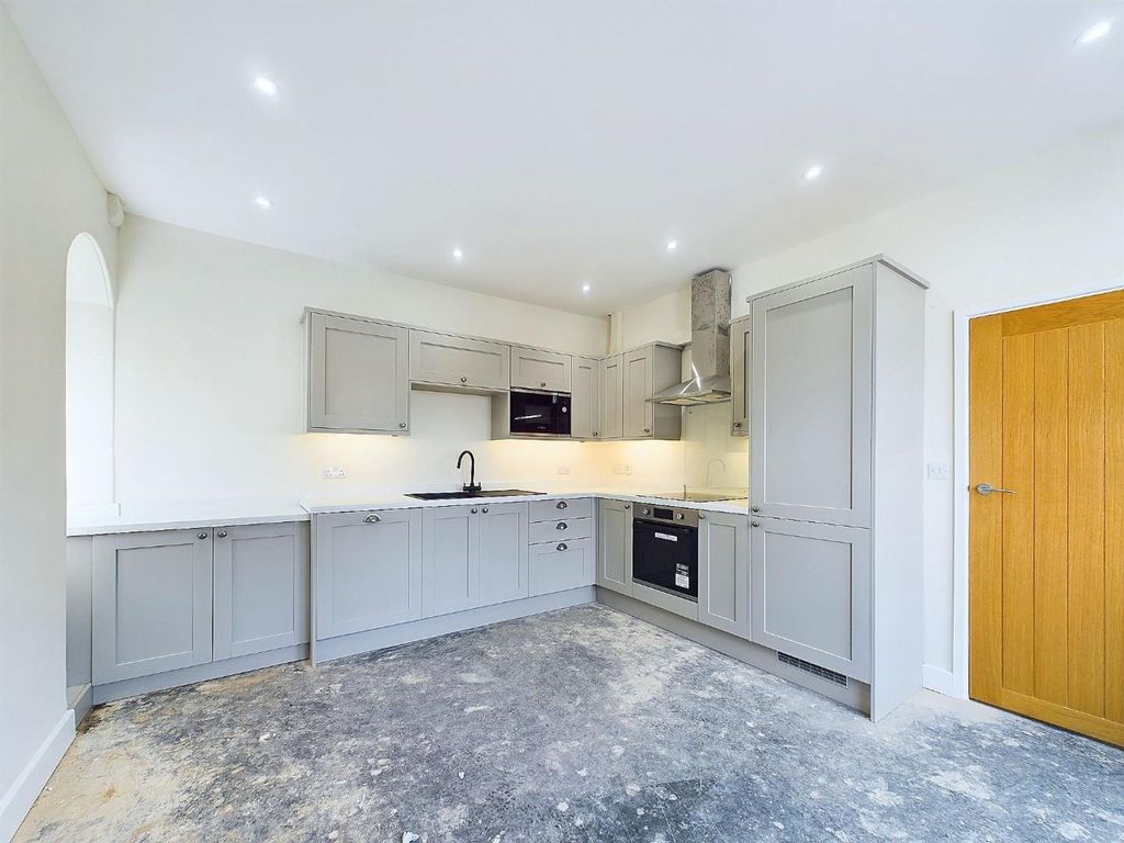 Property photo 2 of 20 Cam03810G0-Pr0205-Still002.Jpg