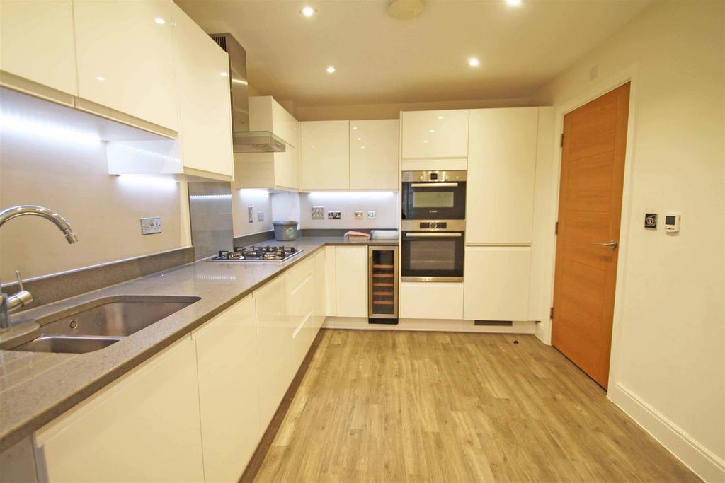 Property photo 3 of 13 Kitchen