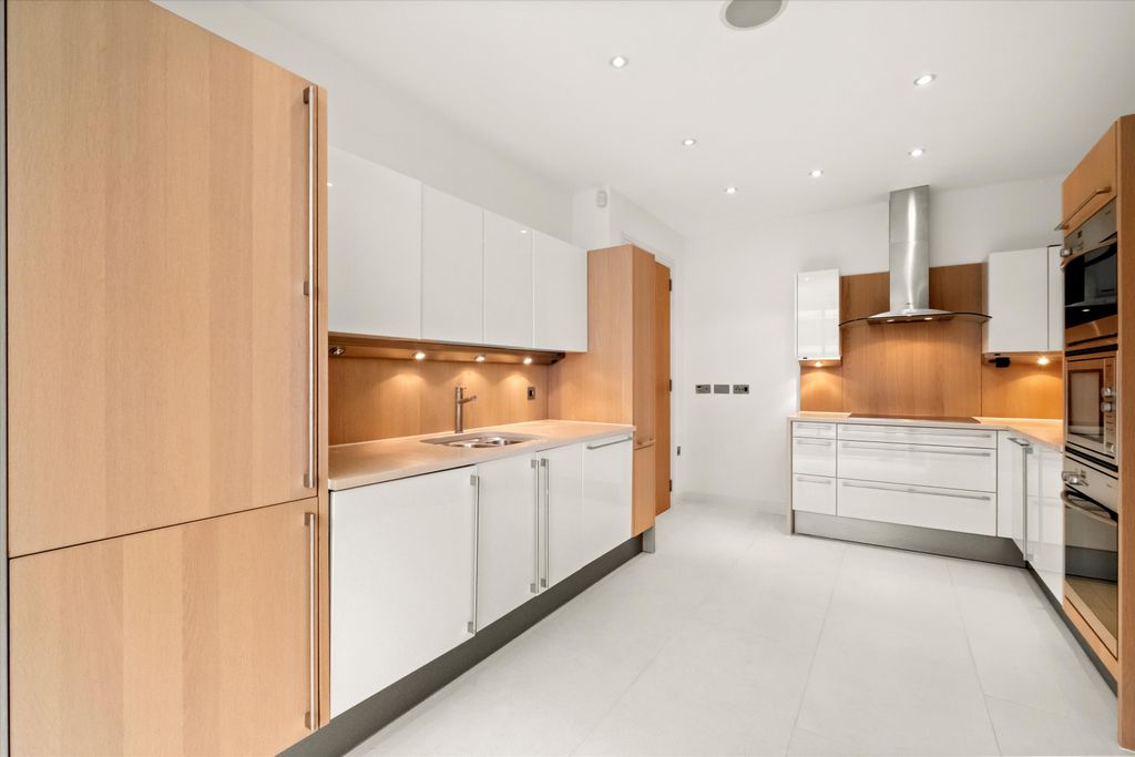 Property photo 2 of 23 Image