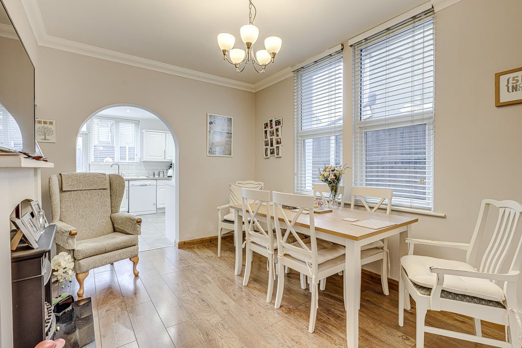 Property photo 2 of 24