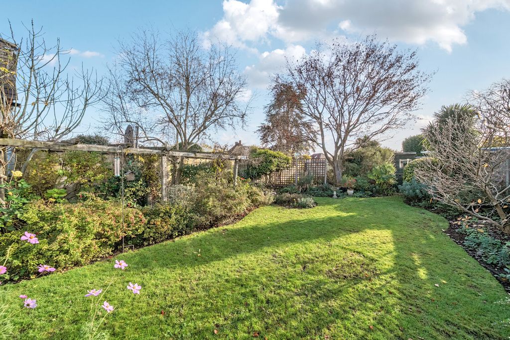 Property photo 2 of 15 1380268-5-691B100...