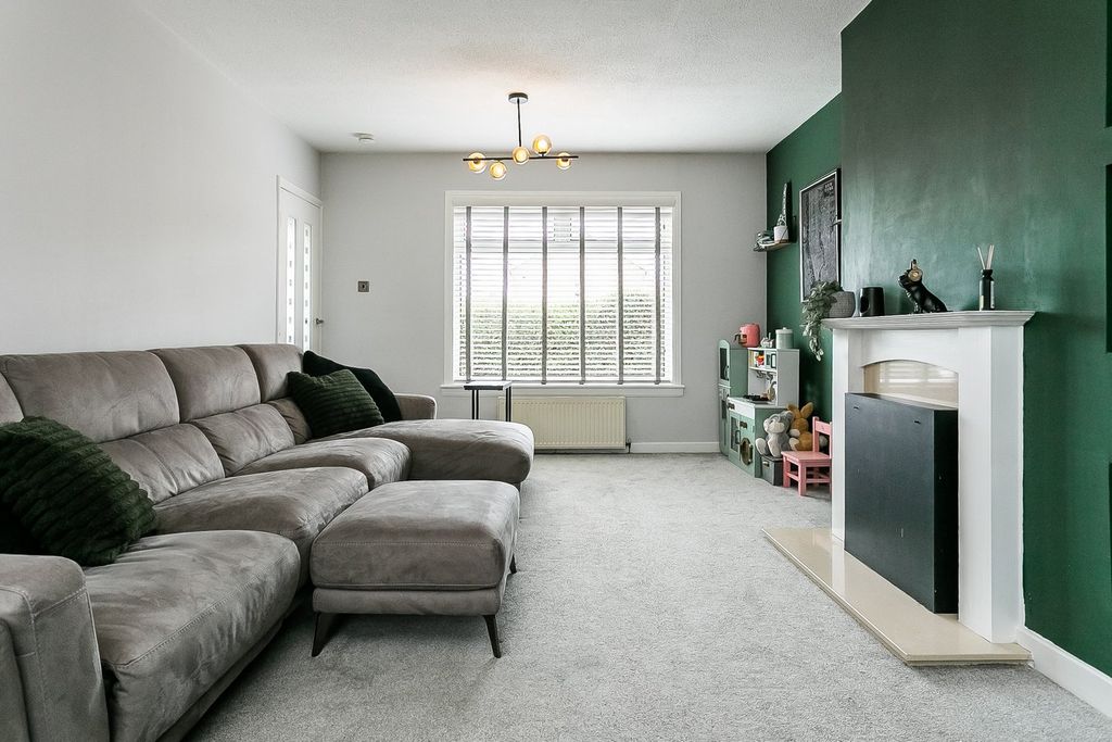 Property photo 2 of 25