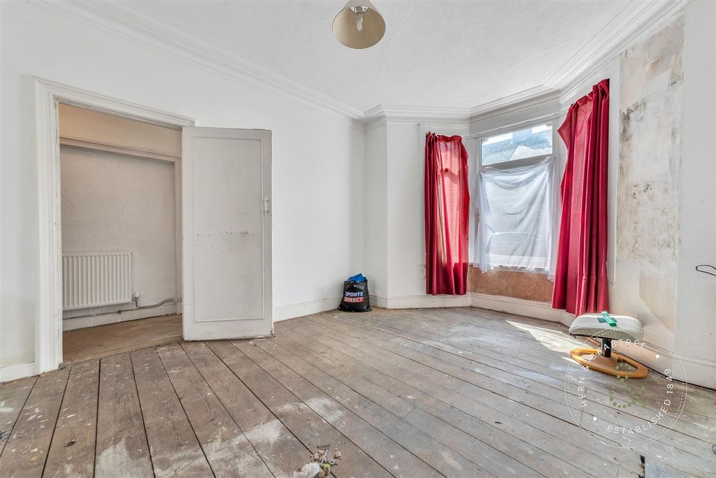 Property photo 3 of 28 Beresford-Road-13.Jpg