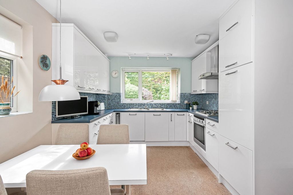 Property photo 2 of 21