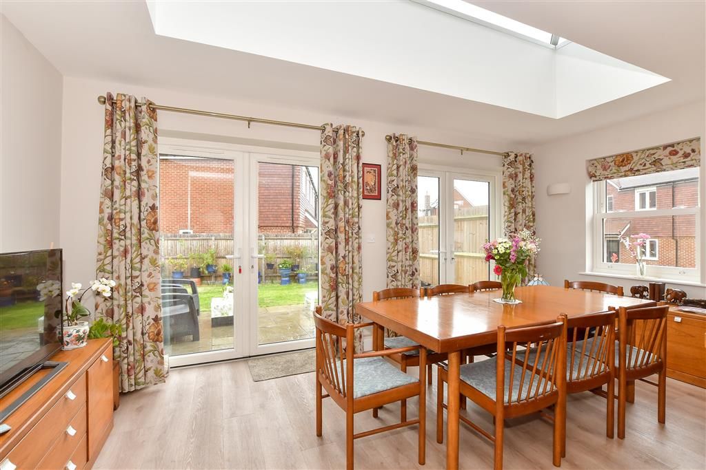 Property photo 1 of 10 Dining Area