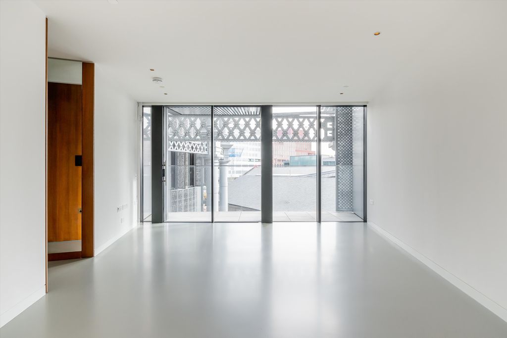 Property photo 2 of 8 Image