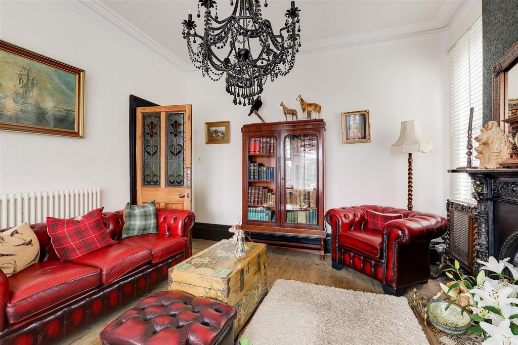 Property photo 3 of 25