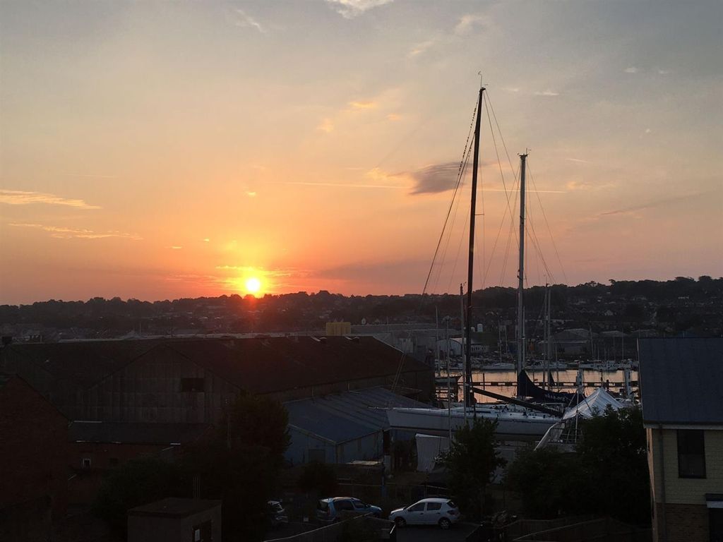 Property photo 1 of 16 Outside (Alto Id: 154860509)