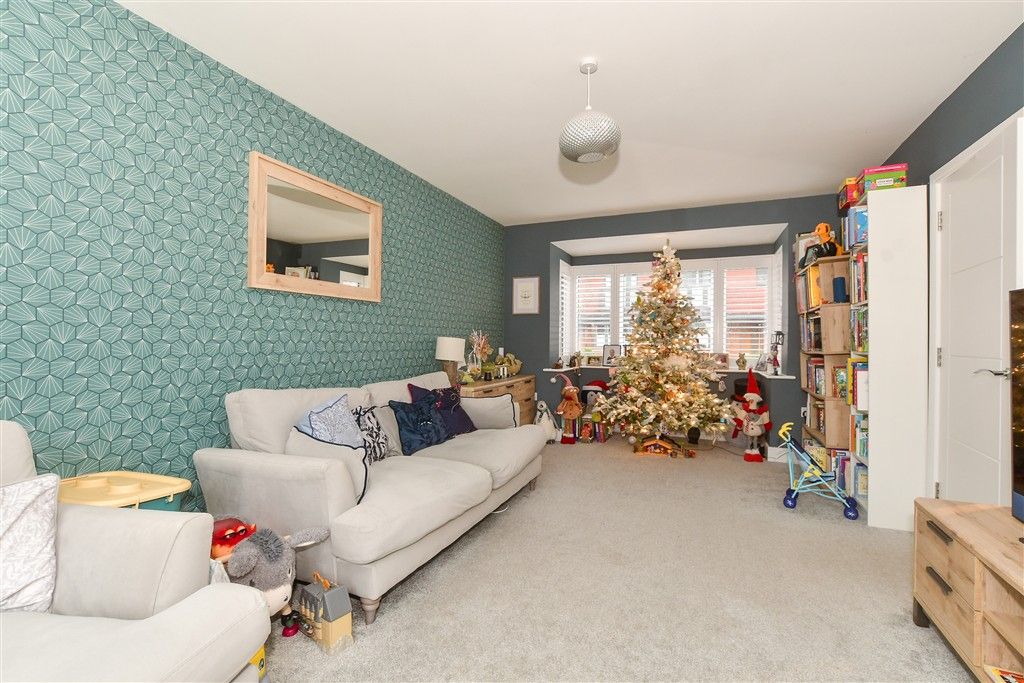 Property photo 3 of 14 Lounge