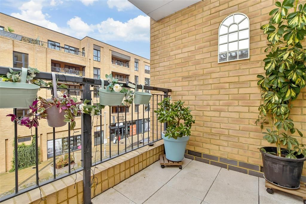 Property photo 3 of 9 Balcony / Terrace