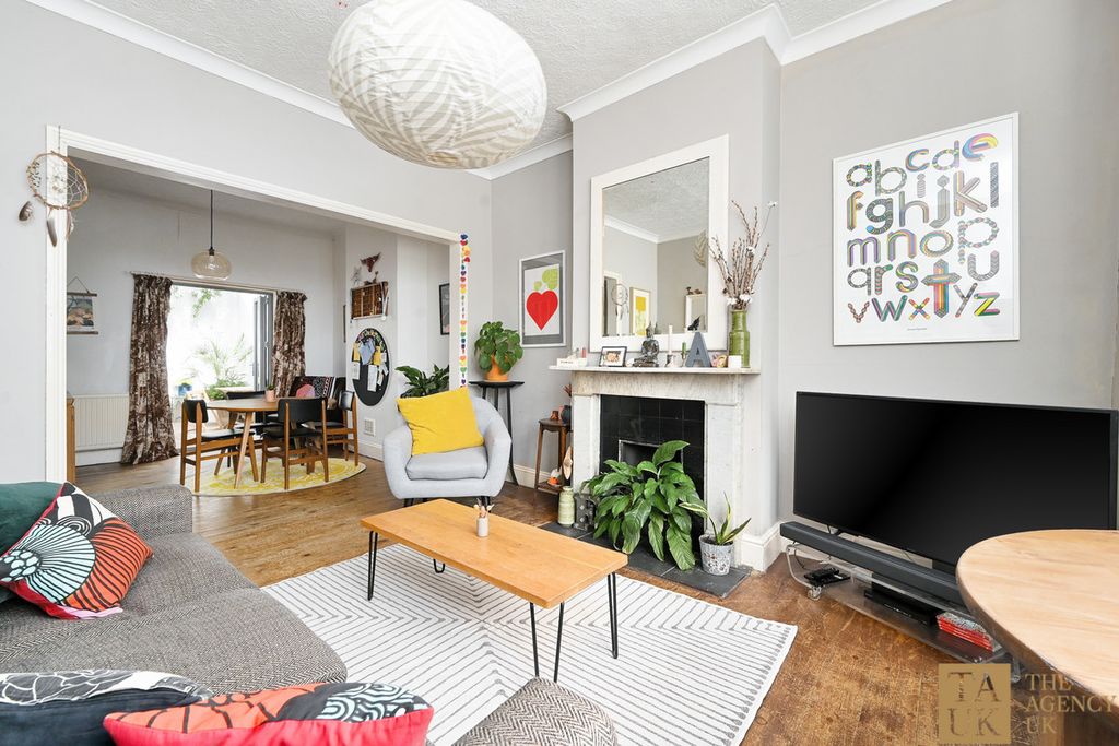 Property photo 3 of 25