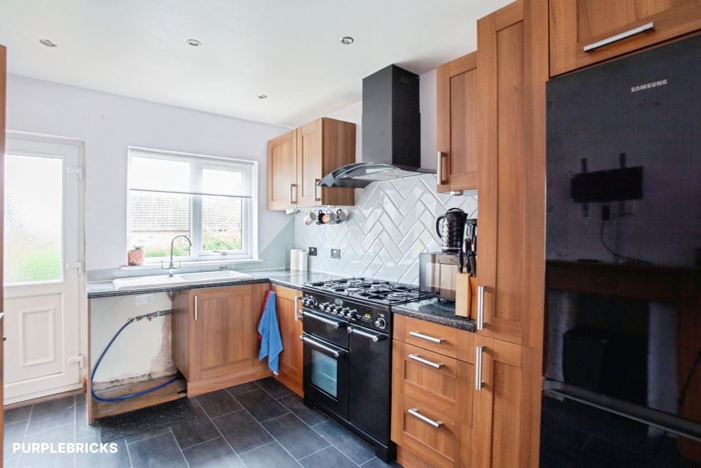 Property photo 3 of 24 Kitchen