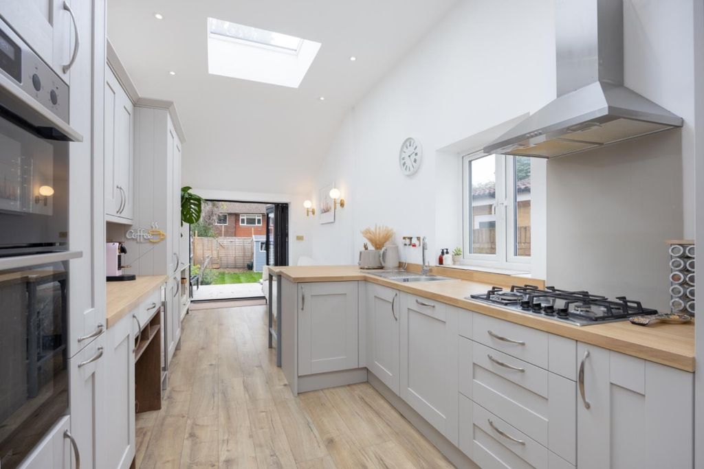 Property photo 1 of 6 Maswell Park Crescent 91A - (01 Of 14).Jpg