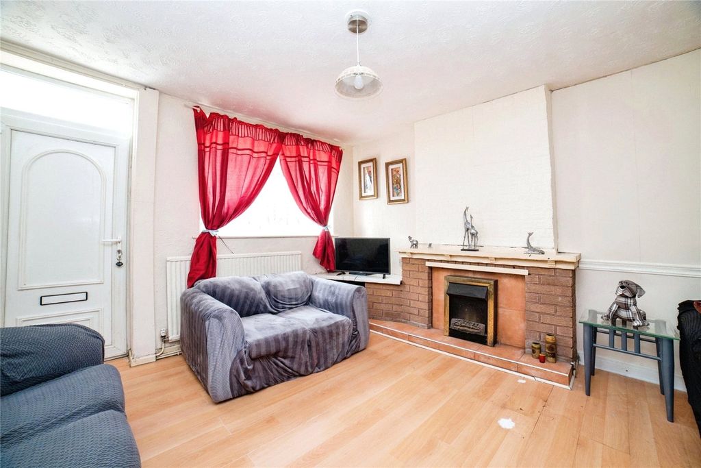 Property photo 3 of 17 Living Room