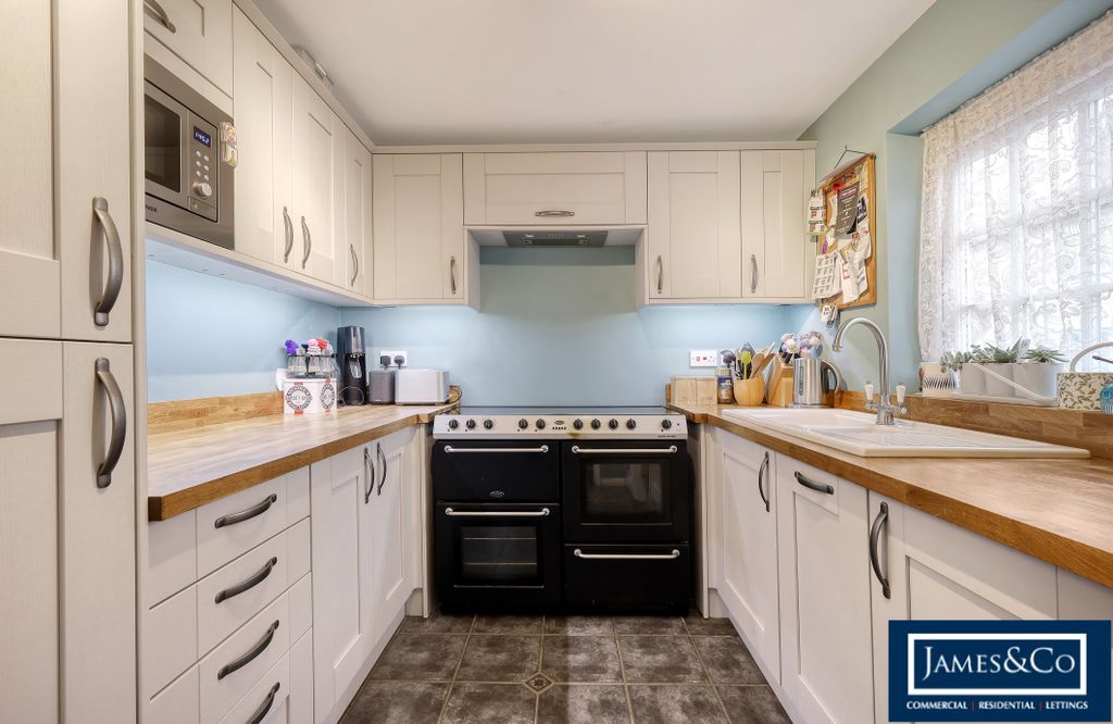 Property photo 2 of 16 Orchardendf