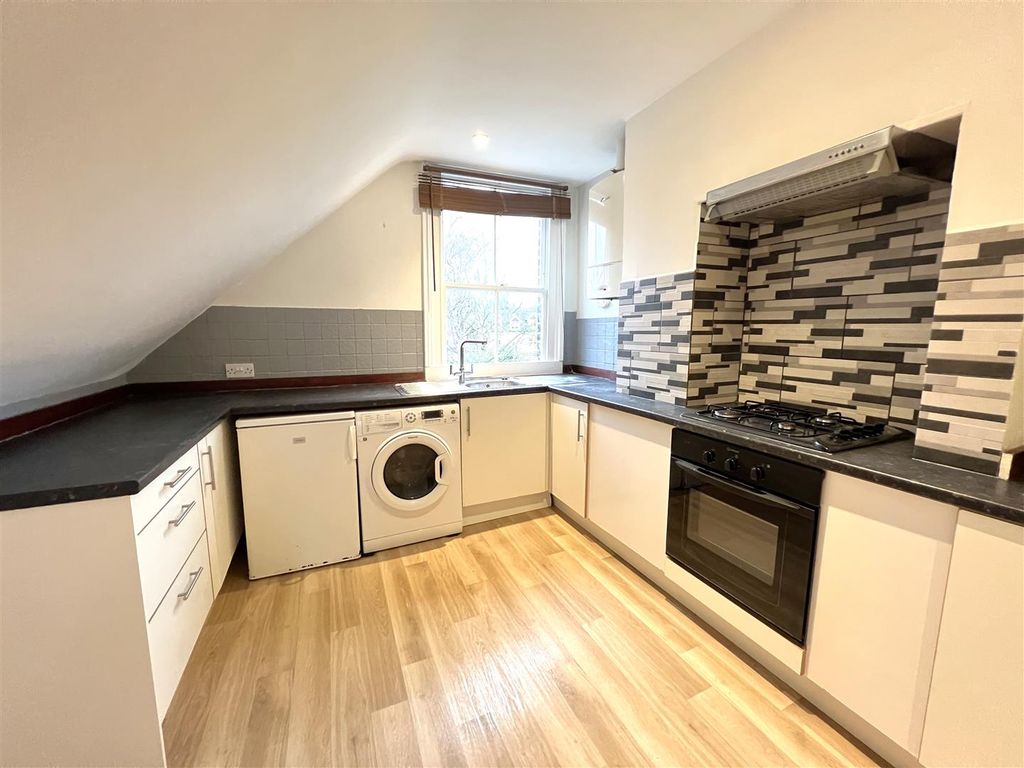 Property photo 3 of 6 Kitchen .Jpg