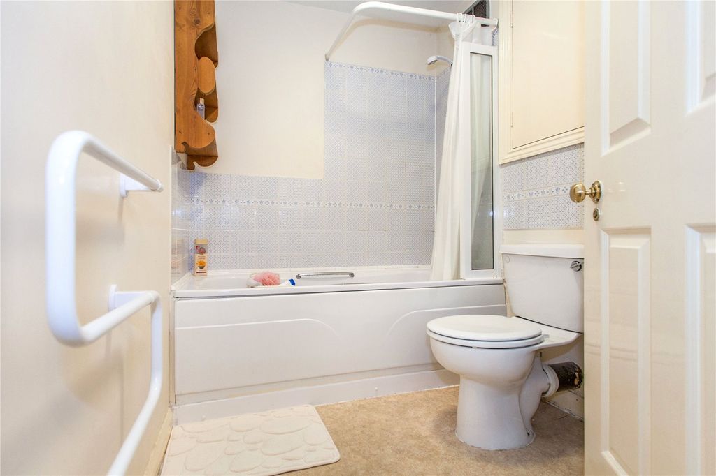 Property photo 3 of 6 52070c27-Afb1-4693-A