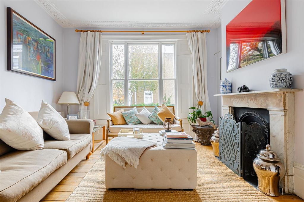 Property photo 2 of 42 Englefield Road (4).Jpg