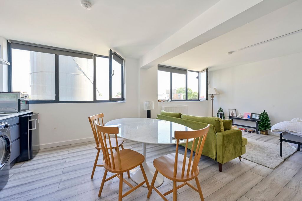 Property photo 1 of 5