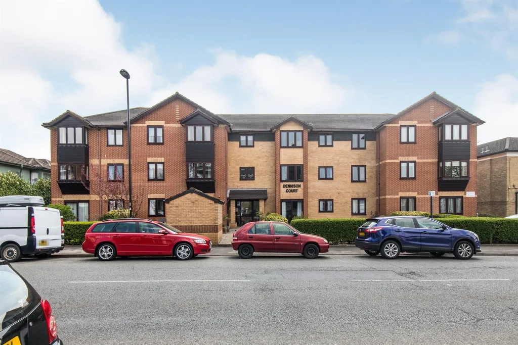 Apartment in Southampton, Regents Park - View 3