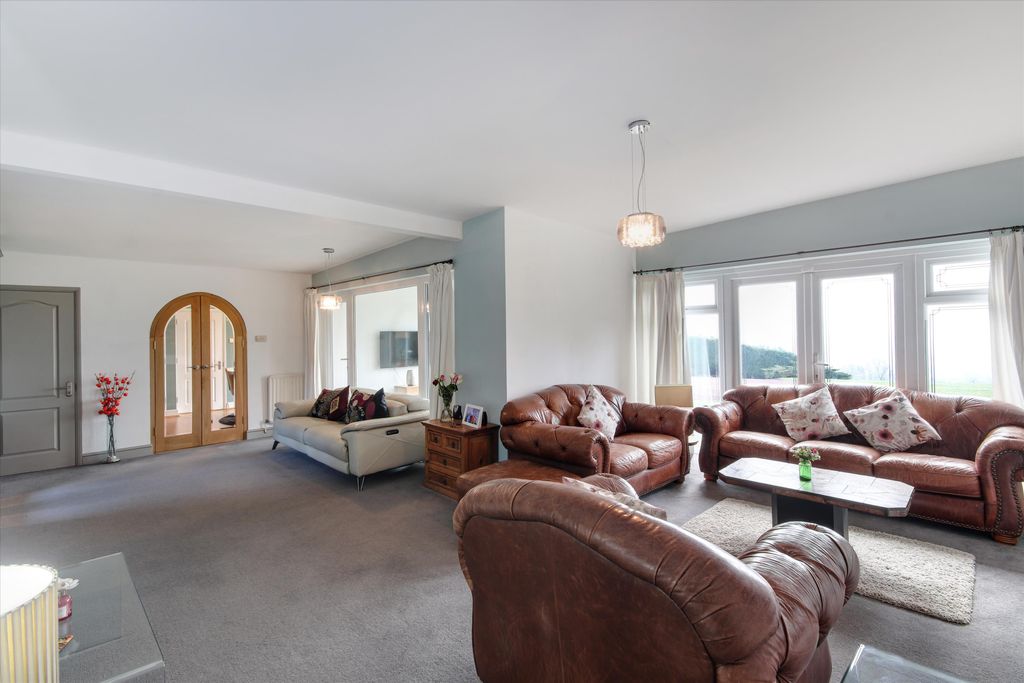 Property photo 3 of 17 Image