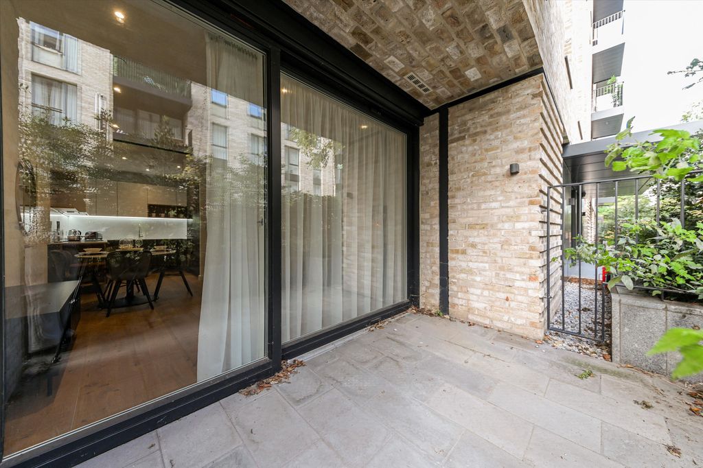 Property photo 3 of 20 Image