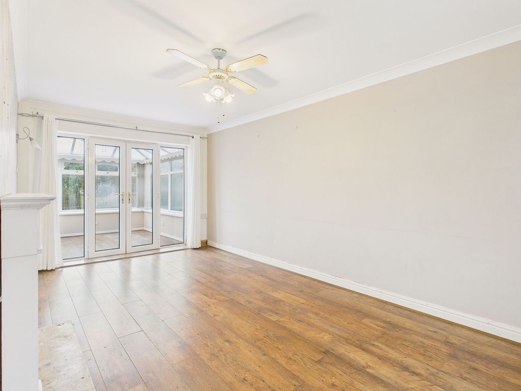 Property photo 3 of 9 Lounge