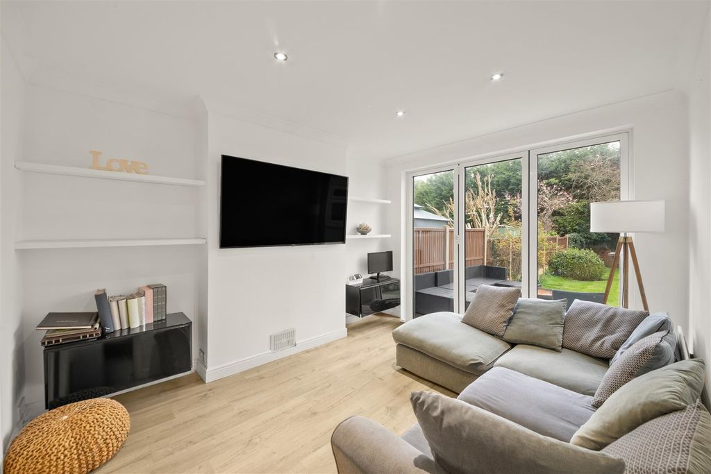 Property photo 3 of 18