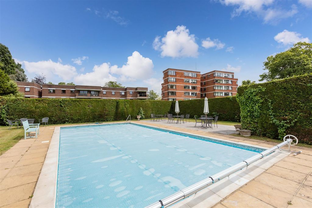 Additional image 6 of 2 bed flat for saleWoodhurst South Ray Mead Road, Maidenhead SL6