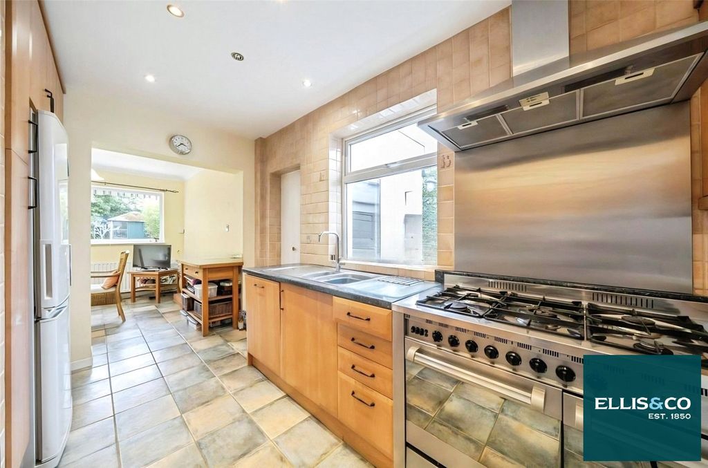 Property photo 2 of 14 Picture No. 26