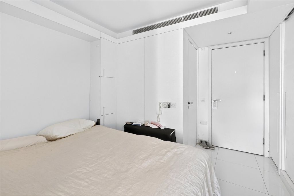 Property photo 3 of 11 Studio