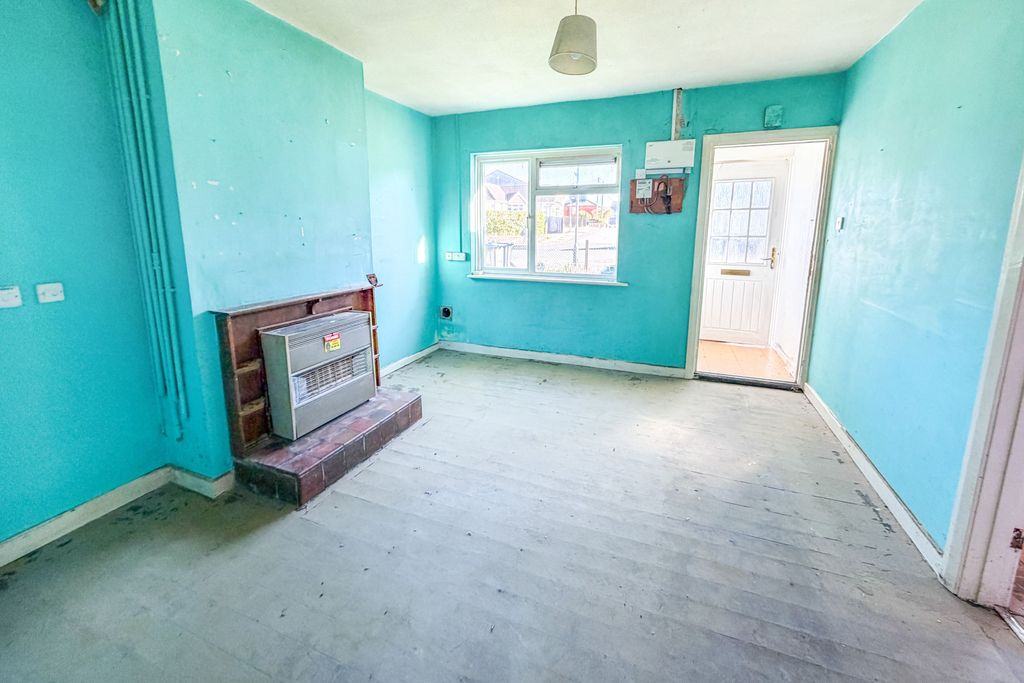 Property photo 2 of 14 33 Wood Lane Bungalows, Chippenham, Wiltshire, Sn15 3Dw