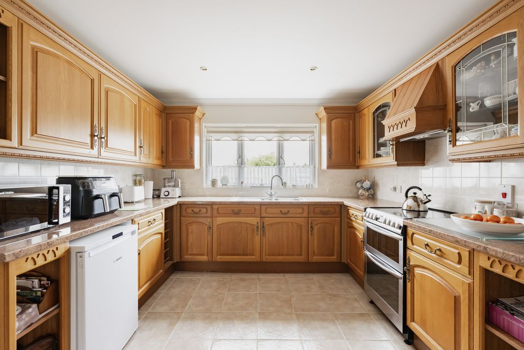 Property photo 3 of 29