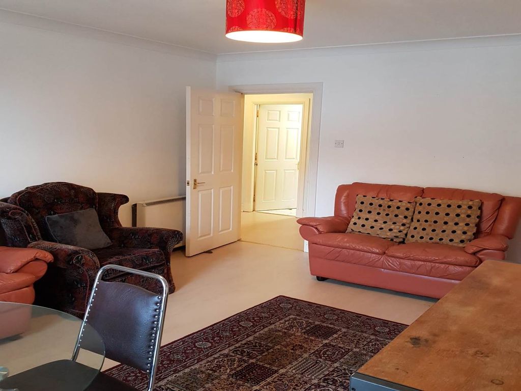 Property photo 3 of 10 Lounge 2