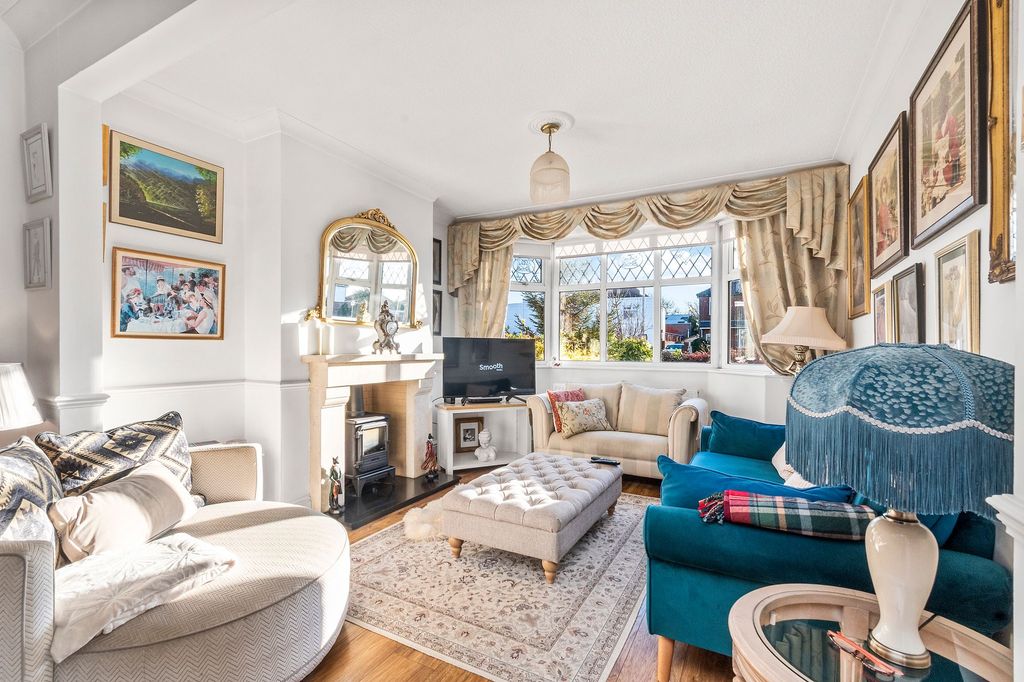 Property photo 3 of 36