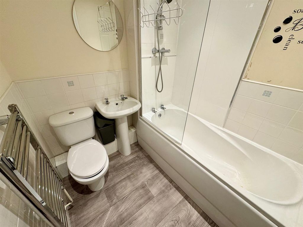 Property photo 3 of 12 Bathroom.Jpg
