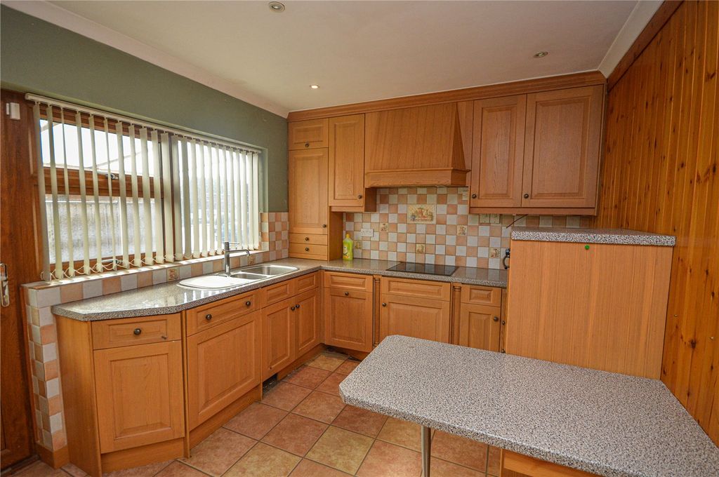 Property photo 3 of 13 Kitchen