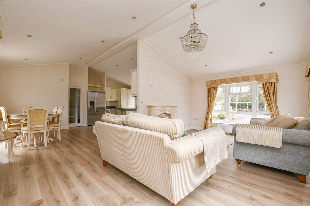 Additional image 10 of 2 bed property for salePinewood Caravan Park, Wokingham, Berkshire RG40
